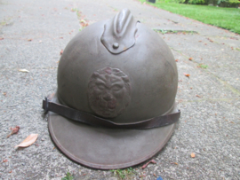 Belgium steelhelmet M 1915 also worn after 1918. Belgische helm M15 bruine kleur interbellum gedragen met origineel binnenwerk.