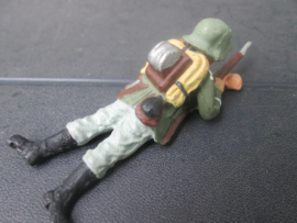 ELASTOLIN German shooting soldier. schietende Duitse soldaat.