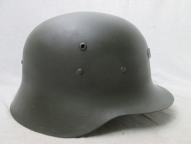 Spanish helmet Modello Z- 1942. Spaanse helm model 1942 naar Duits model, de gehele Franco tijd zijn ze dit model helmen blijven dragen ooit voorzien van ee nander binnenwerk, dit is het binnenwerk uit 1942.