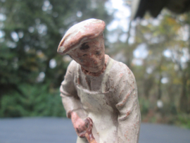 ELASTOLIN 10 cm Soldier with shovel. Duitse soldaat met schop Kazerneleven goede sttaat.