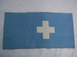 Blue armband of the german Air defence member of the Red Cross. Typische blauwe armband van een lid van het DRK Rode kruis die dienst deed bij de Luftschutz. 18 geeft de maat aan zeer bijzonder en apart. je hebt verschillende typen.