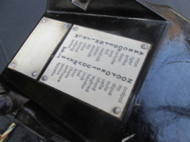 German desk-top field telephone, nicely marked with Waffenambt mark. Duitse veldbureau telefoon bakeliet, hoorn en telefoon met WA stempel gemarkeerd 1940, bijzonder stuk zie je niet zo vaak.