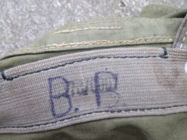 German backpack late war production. Duitse artillerie Wehrmacht rugzak, met markering en extra riemen. zeer apart. laat oorlogse produktie.