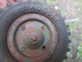 German tin toy, made by HAUSSER, a PAK gun used with elastolin toy soldiers. Blikken speelgoed kanon PAK, maker HAUSSER, werkend voor bij de elastolin soldaatjes. zeldzaam stuk.
