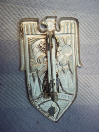 German Tinnie, Rally badge, Hitler- Jugend Für des Fuhrers Jugend. Duitse tinnie H.J.