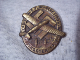 German tinnie, rally badge, Duitse tinnie, Erste N.S. Flugwoche Fürth/B. Pfingsten 1933. met maker op de speld. aparte tinnie.