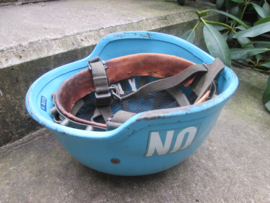 Dutch NATO Kevlar helmet. Nederlandse blauw helm van de NAVO. Kevlar model.