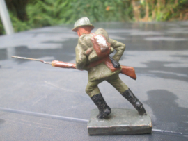 DURSO Belgium soldier attacking. Belgische soldaat in de aanval