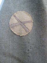 US- Army 33 rd Infantry Division uniform, complete with all insignia. Amerikaans uniform van het 33e Infanterie Divisie, mooi compleet met alle emblemen zeer goede staat.