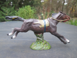 LINEOL Paard dat weg loopt zonder ruiter.