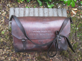 Belgium leather bag for pioneer. Belgische leren tas, gebruikt door de genie, Frans talig opschrift GENIE MILITAIRE, nooit eerder tegen gekomen, gedragen staat