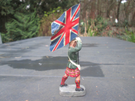 CHIALU Scottish soldier with the Union Jack. Schotse soldaat met de Engelse vlag. goede staat.