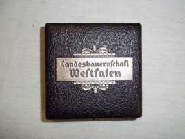 German badge in case Reichsnahrstand silver Blut und Boden. Duitse penning in doos Landesbauernschaft Westfalen.