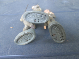 ELASTOLIN 11 marching British soldiers mint condition. 11 Marcherende Engelse soldaten mint.