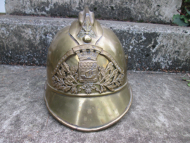 French firehelmet M1885, city of Mergitur PARIS. Franse brandweerhelm wapen van Parijs, genummerd, voorzien van zwaar verguld helmembleem, montage kam is ook anders, bijzondere aanmaak.