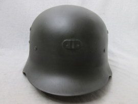 Spanish helmet Modello Z- 1942. Spaanse helm model 1942 naar Duits model, de gehele Franco tijd zijn ze dit model helmen blijven dragen ooit voorzien van ee nander binnenwerk, dit is het binnenwerk uit 1942.