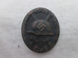 German wounded badge - black. Duits gewonden embleem in het zwart, geen maker.