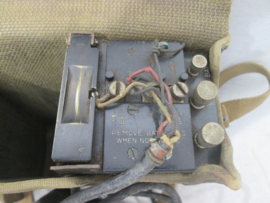 US- Army Field telephone in case, complete. Amerikaanse veldtelefoon in canvas tas.