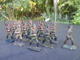 DURSO 15 Belgium soldiers, Chausseur Ardenne. 15 marcherende Ardense Jagers met officier nette staat.