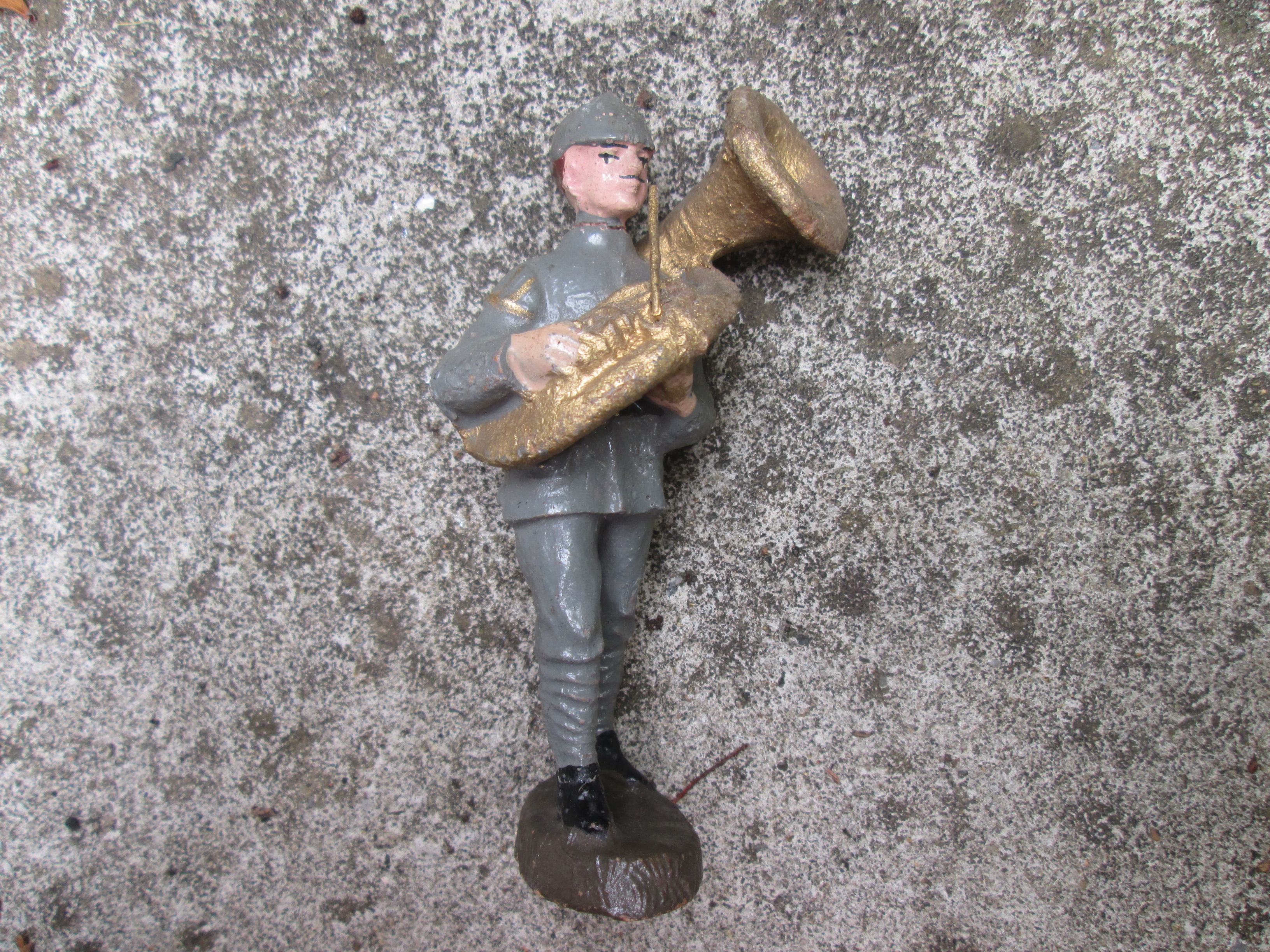 ELASTOLIN German soldier military band 10cm. Elastolin Duitse soldaat met blaas instrument 10 cm oud model