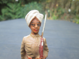 ELASTOLIN British colonial soldier. 10 cm.  Engelse soldaat koloniaal met tulband, goede staat.