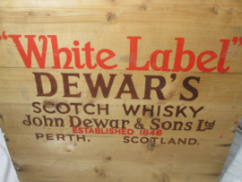 Houten kratje voor White Label DEWAR'S scotch whisky, zeer decoratief.