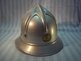 Czech fire helmet Austrian model. Tsjechische brandweer helm, Spinnenkop helm, naar Oostenrijks model in een bijna mint staat