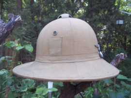 Italian pith helmet adopted  and used by the german army, KRIEGSMARINE. Italiaanse tropenhelm die ook gedragen werd door de Duitse Wehrmacht. Er waren vele aanpassingen, met wehrmacht emblemen of kriegsmarine adelaar.