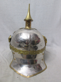 Swedish helmet model 1879, this helmet is 1928 pattern. Zweedse kurasssiershelm, officier met vuurverguld embleem en emaille . dit is de gemodificeerde model 1928. worden nu nog gedragen.