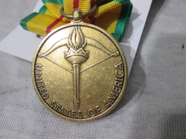 US medal in original box. Amerikaanse medaille Vietnam Service, in originele uitgifte doos.