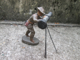 ELASTOLIN British soldier with rangefinder. Engelse soldaat met afstandsmeter bijzonder stuk. goede staat