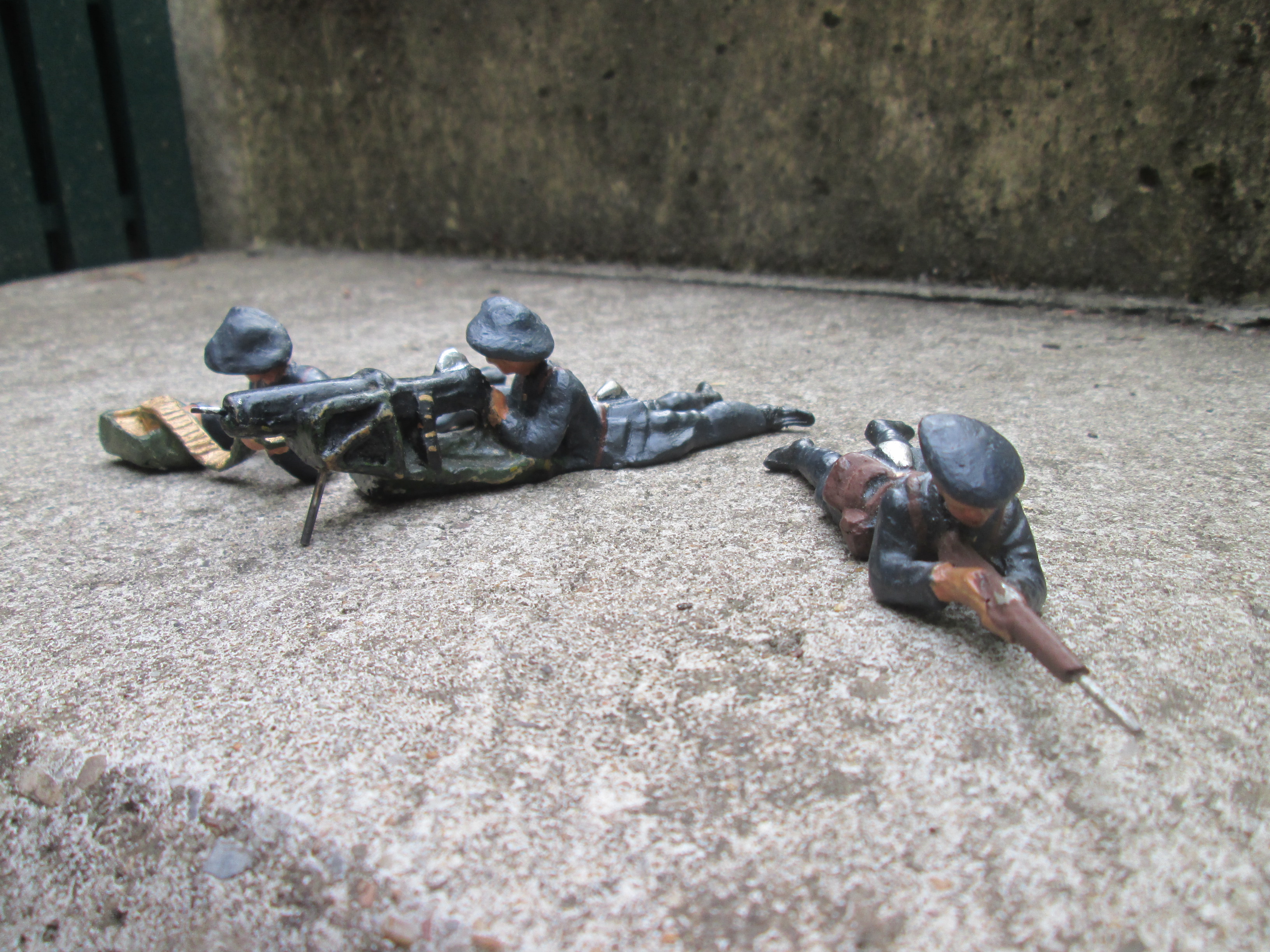 Set of 3 French soldiers Chausseur Alpine. Mooie set van 3 Franse Alpine jagers met blauw uniform en typische baret