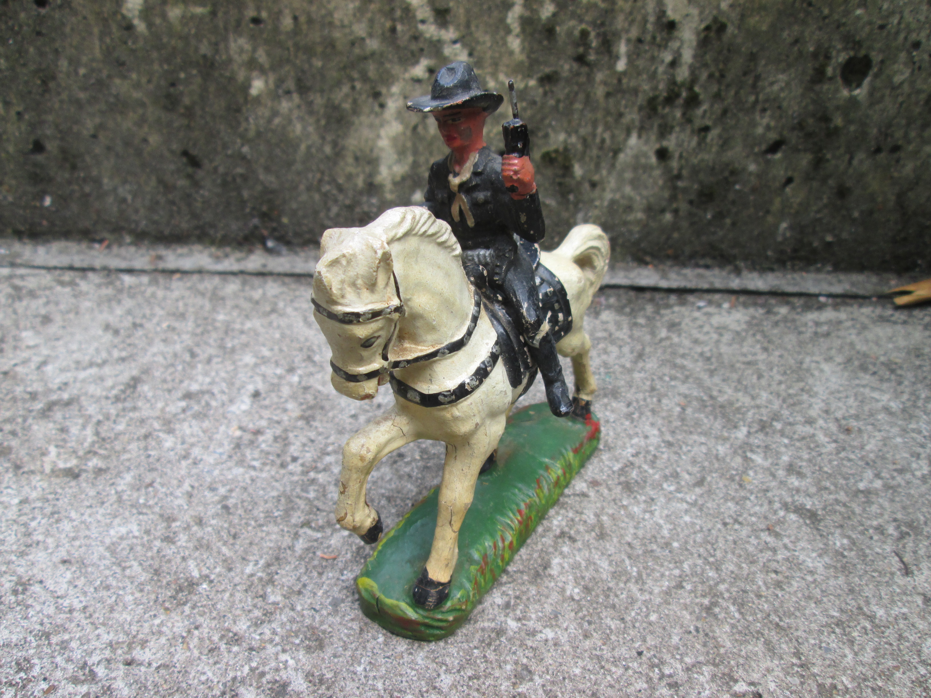 DURSO Cowboy on horse Billy the kid. DURSO cowboy op paard zeer goede staat mooi model.