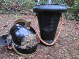 Leather fire department bucket. Leren brandweer blus emmer van de Amsterdamse brandweer met de typische 3 kruizen wapen van Amsterdam., zeldzaam en origineel stuk.