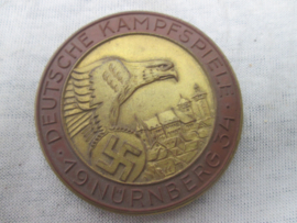German medal, coin, plaque made of china Deutsche Kampfspiele Nürnberg 1934. nicely marked L.H.S. Bavaria. Duitse porseleinen medaille, diameter 5 cm.
