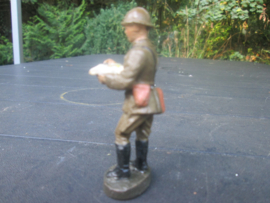 ELASTOLIN Belgium officer with map. Belgische officier met landkaart, goede staat.