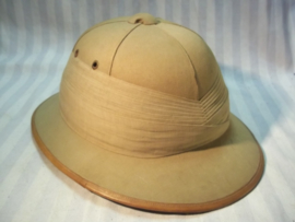 British pith helmet, private made, officers model. Engelse tropenhelm, privaat aangemaakt stuk, officiers type met brede stoffen band, TOP stuk bijna MINT staat