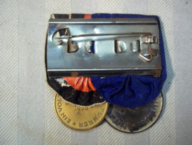 German medal bar, spange with 2 medals, Police medal 8 years of service and the Anschluss medal. Duitse medaille balk met 2 medailles Politie 8 jaar trouwe Dienst en de Anschluss medaille.