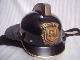 Dutch fire department helmet from the seventies. Nederlandse brandweerhelm uit de jaren  70, compleet met leren flap en brandwerende hoes, zeer goede staat.