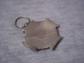 Nederlandse medaille VOOR KRIJGSVERRICHTINGEN, klein model 3 cm. bol van vorm.