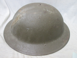 US M1917 Doughboy helmet with liner, leather chinstrap is broken. Amerikaanse Brodie helm naar Engels model zandgeverfd.