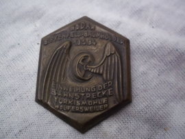 German tinnie, rally badge Duitse tinnie NSDAPBirkenfeld Baumholder 13-5-1934 Einweihung der Bahnstrecke Türkismühle Wolfersweiler. Zeldzame tinnie hakenkruis in wiel met vleugels Reichsbahn.