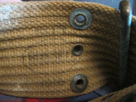 US- Army M1912 cavalery pistolbelt, very rare with sword holder. De wat zeldzamere variant van de pistolbelt is de cavalerie uitvoering M1912 nette staat. De riem is gedateerd 1916. met makers stempel. moeilijk leesbaar. met sabeldrager.