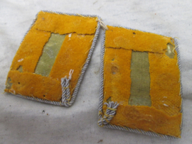 German Luftwaffe collar tabs, officer. Duitse Luftwaffe kraagspiegels vliegend personeel, officier, achterkant wat motschade.