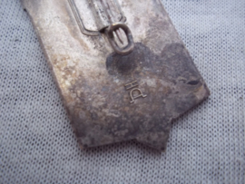 German tinnie, rally badge Duitse tinnie NS 1. Reichsjugendtag 1932. Hitler- Jugend. ZILVER. bronzen uitvoeringen kon men op die dag kopen donatiespelden, zilveren werden door medewerkers gedragen. deze mocht je later op het uniform door dragen.Zeldzaam.
