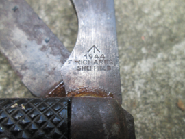 British jack knife, Richards Sheffield, broad arrow and 1944. Engels zakmes goede staat en mooi gemarkeerd.