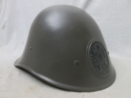 Dutch helmet M-1934 in MINT condition. Nederlandse helm van de Burger Bescherming, in nieuw staat gedragen na de oorlog. 