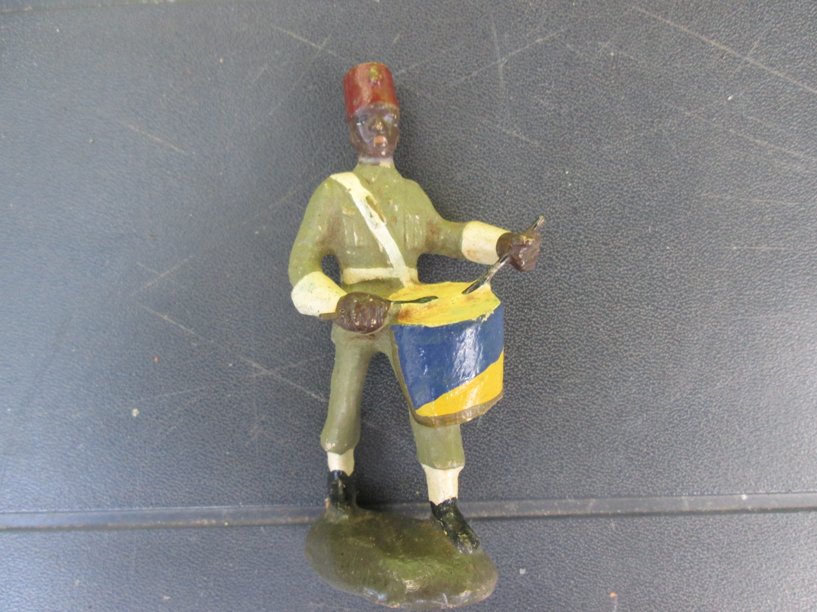 DURSO kolonial soldiers drumband. zeldzame groep 7 stuks Belgische Congo soldaten, muziekkorps, zeldzaam geheel.