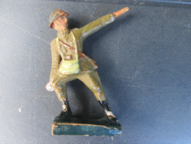 DURSO Belgium soldier with handgranate. Belgische soldaat met handgranaat. bespeelde staat.