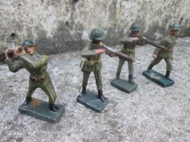 DURSO 4 Belgium soldiers. 4 Belgische soldaten leuke set.
